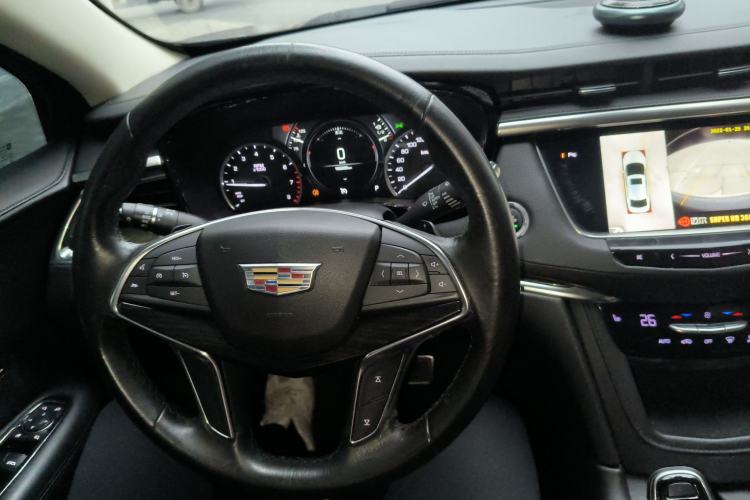 Used Cadillac XT5 2018 25T Luxury Model Steering Wheel
