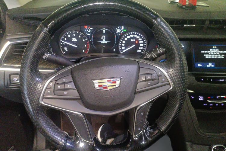 Used Cadillac XT5 2018 28T Four-Wheel Drive Luxury Model Steering Wheel
