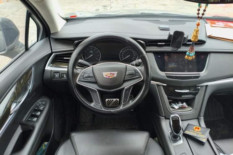 Used Cadillac XT5 2018 25T Luxury Model Steering Wheel