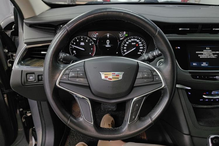 Used Cadillac XT5 2018 25T Luxury Model Steering Wheel