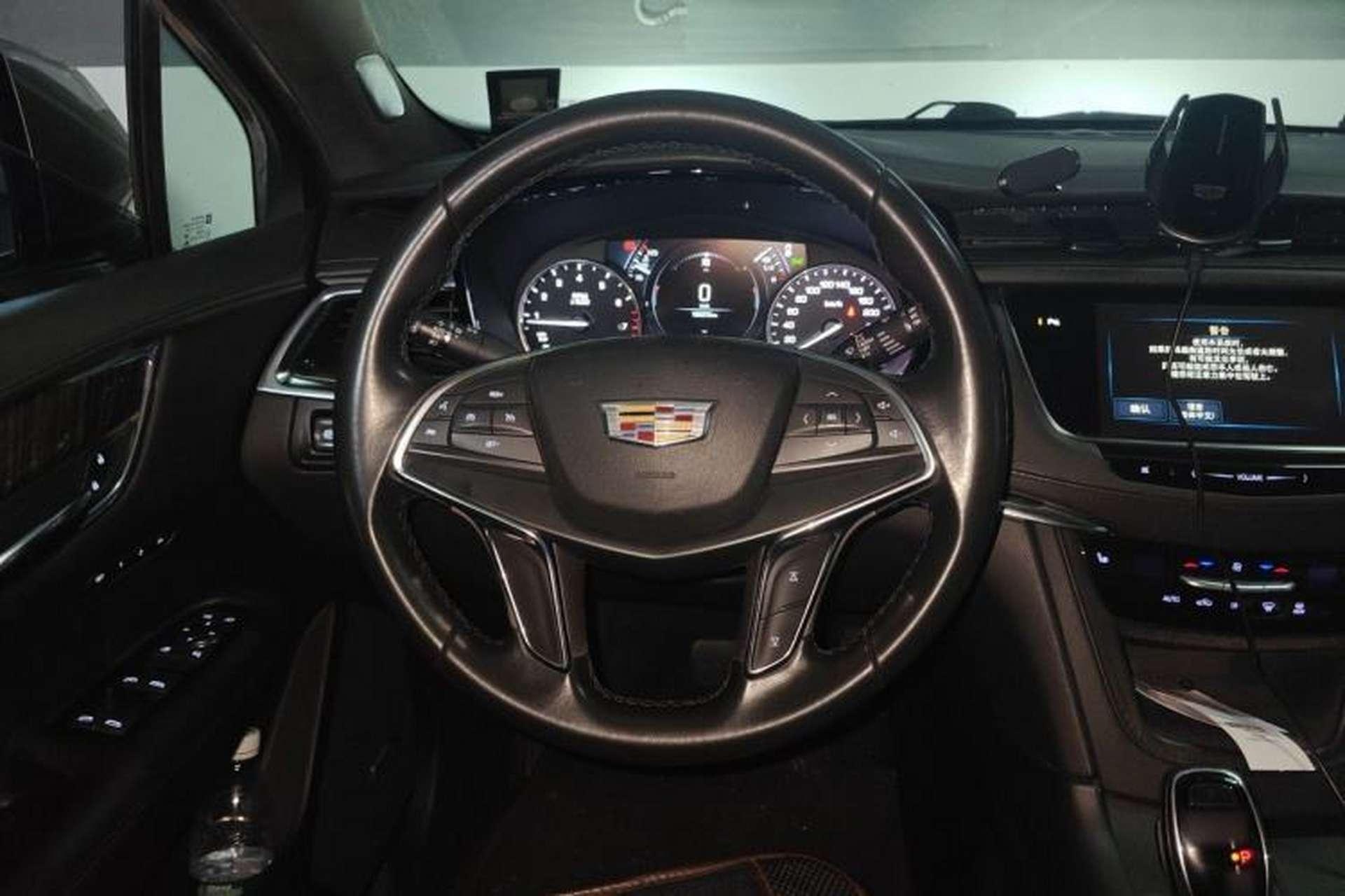 Used Cadillac XT5 2018 25T Luxury Model Steering Wheel
