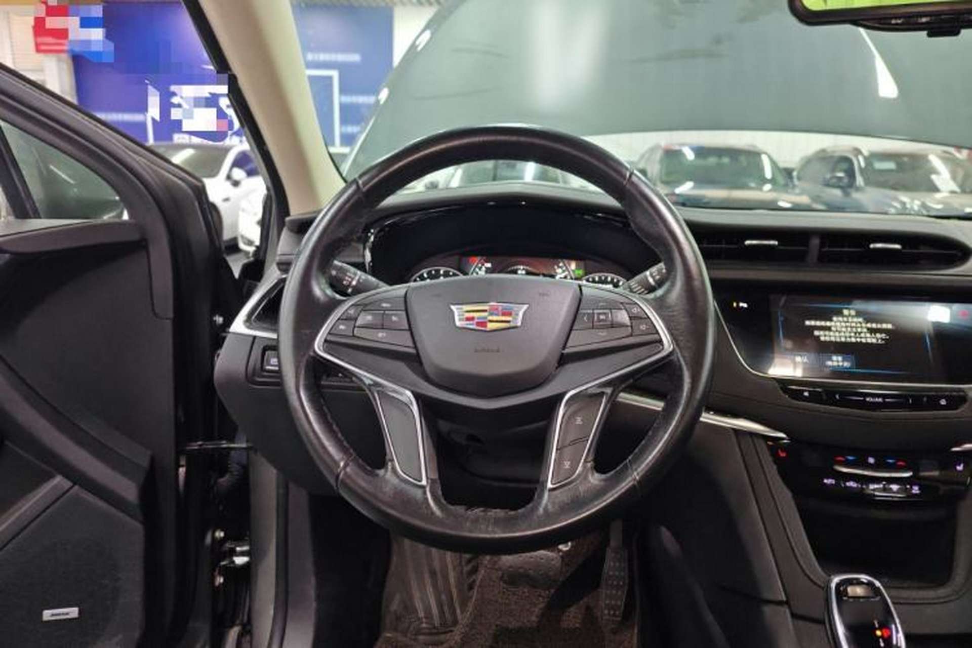 Used Cadillac XT5 2018 25T Luxury Model Steering Wheel