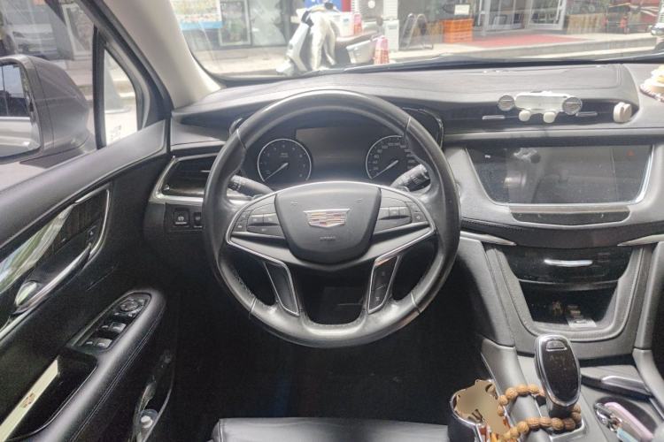 Used Cadillac XT5 2018 25T Luxury Model Steering Wheel