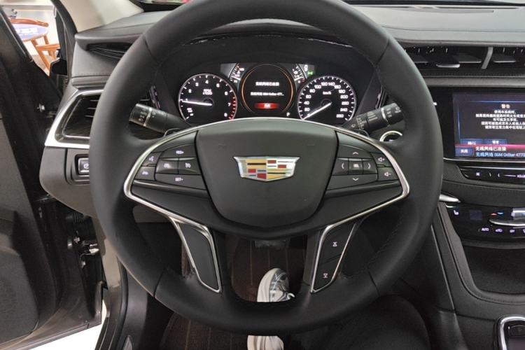 Used Cadillac XT5 2018 28T Four-Wheel Drive Luxury Model Steering Wheel
