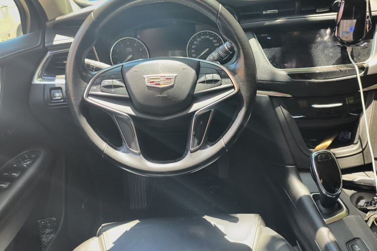 Used Cadillac XT5 2018 25T Luxury Model Steering Wheel