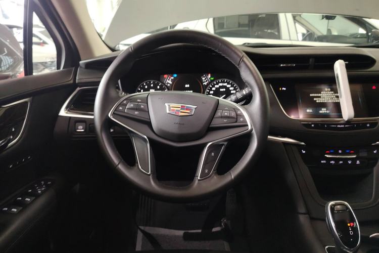 Used Cadillac XT5 2018 25T Luxury Model Steering Wheel
