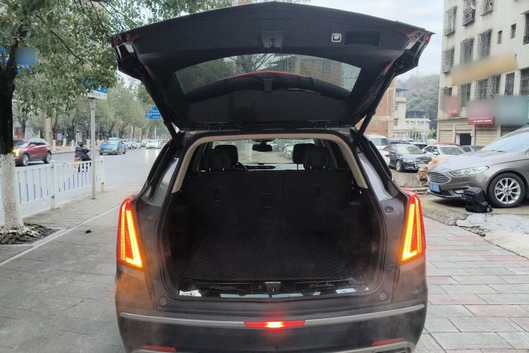 Used Cadillac XT5 2018 25T Luxury Model Trunk