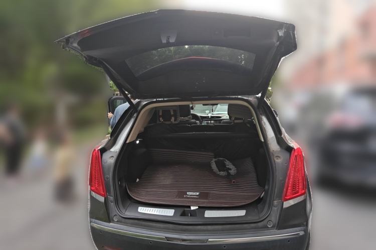 Used Cadillac XT5 2018 25T Luxury Model Trunk