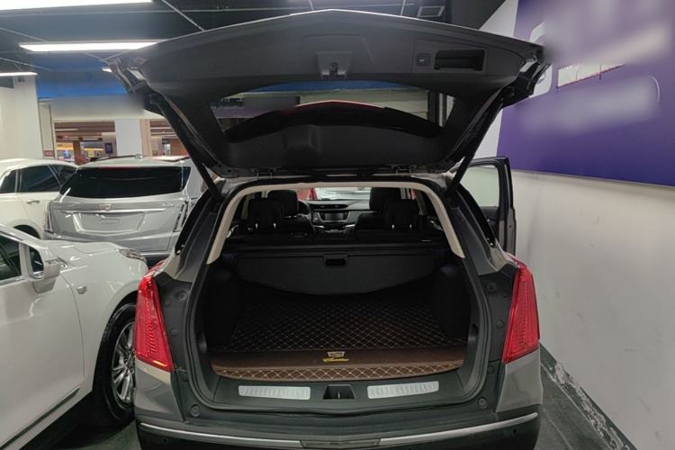 Used Cadillac XT5 2018 25T Luxury Model Trunk