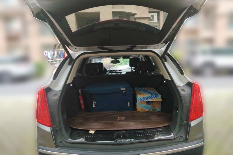 Used Cadillac XT5 2018 25T Luxury Model Trunk