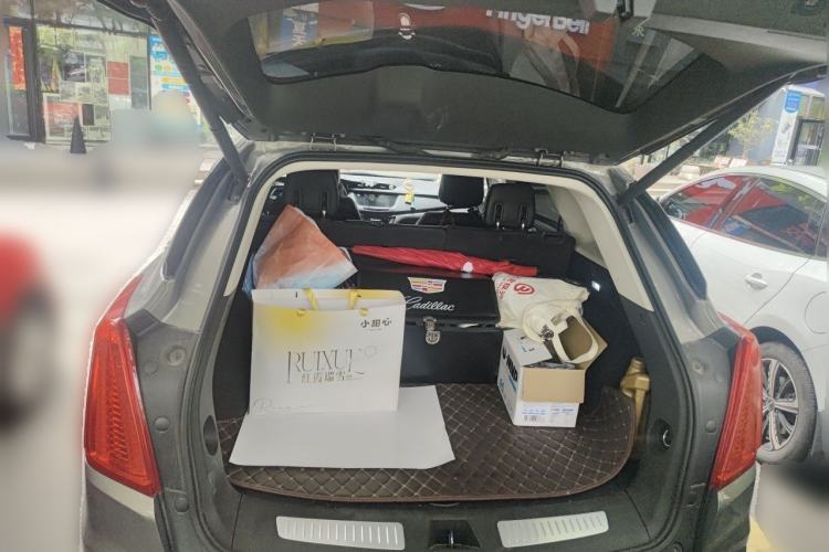 Used Cadillac XT5 2018 25T Luxury Model Trunk