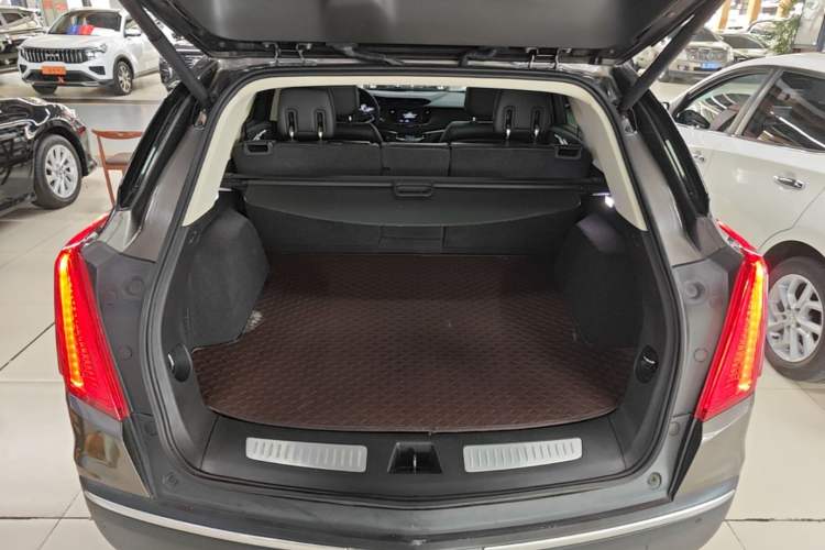 Used Cadillac XT5 2018 28T Four-Wheel Drive Luxury Model Trunk