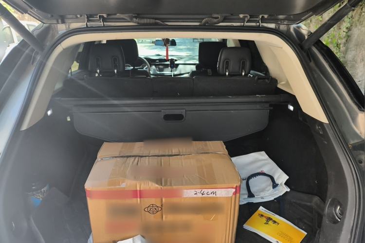 Used Cadillac XT5 2018 25T Luxury Model Trunk