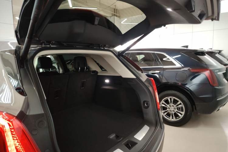 Used Cadillac XT5 2018 25T Luxury Model Trunk
