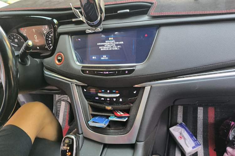 Used Cadillac XT5 2018 28T Four-Wheel Drive Luxury Model Audio And AC Panel