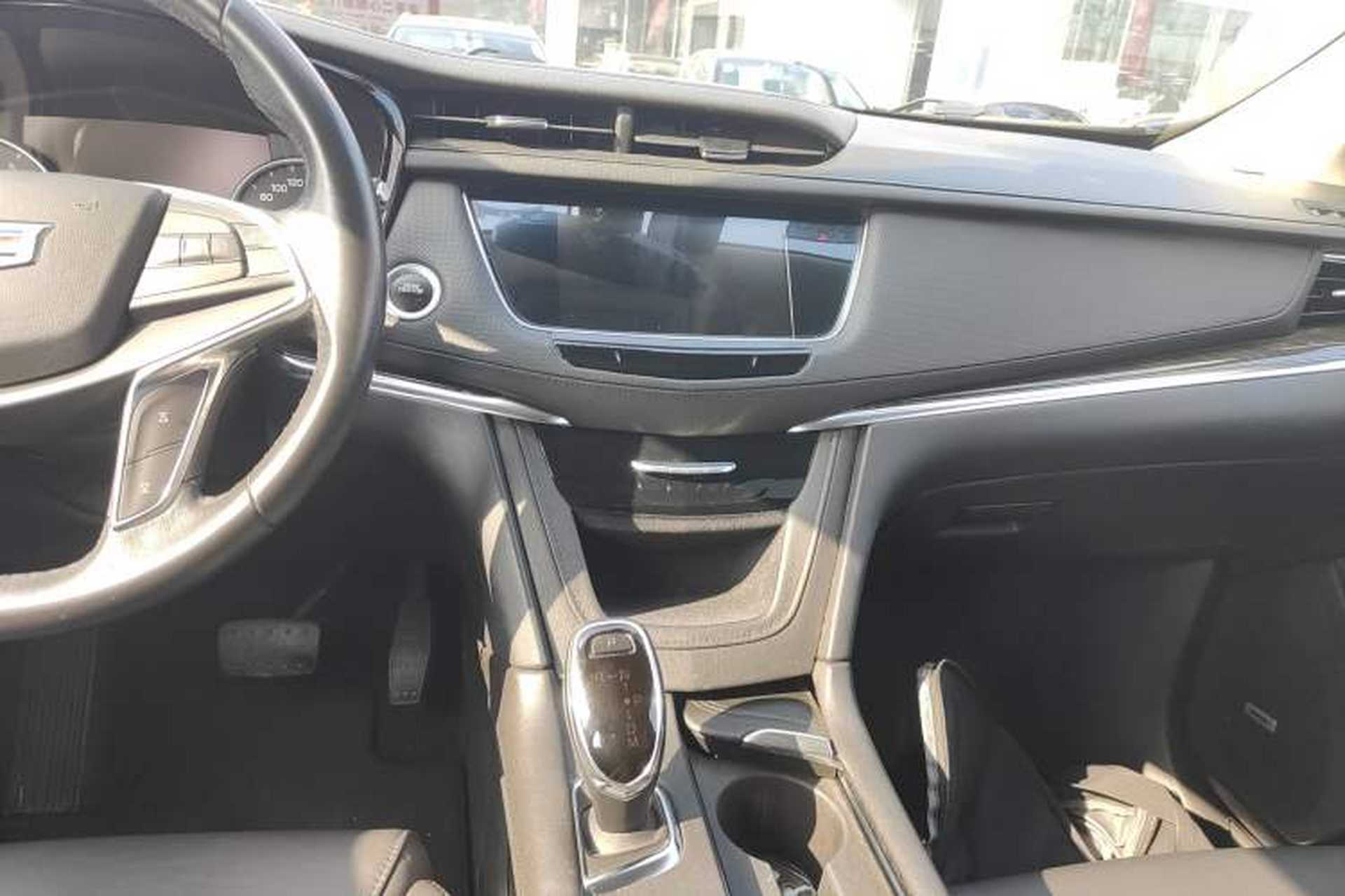 Used Cadillac XT5 2018 25T Luxury Model Audio And AC Panel