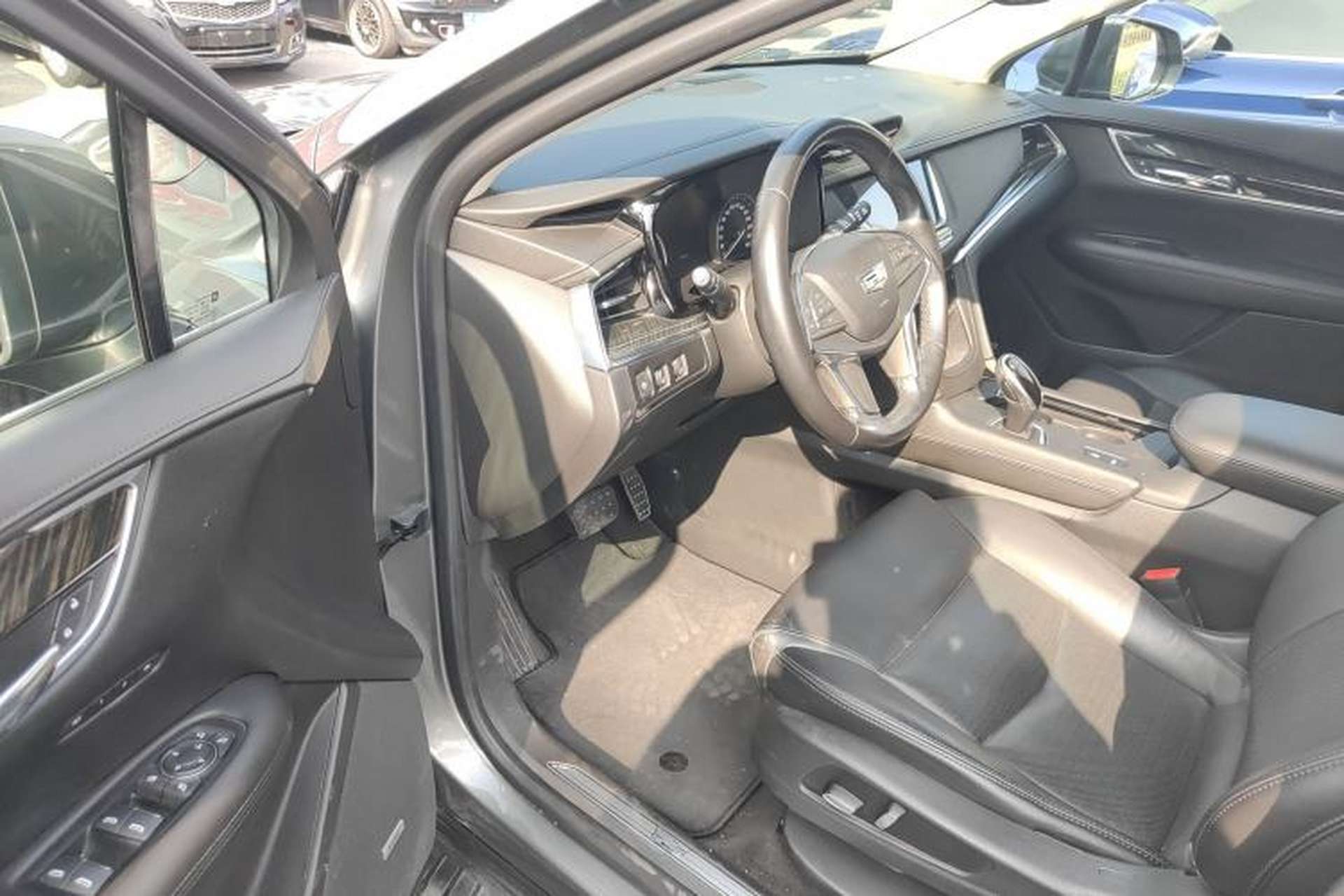 Used Cadillac XT5 2018 25T Luxury Model Driver Seat