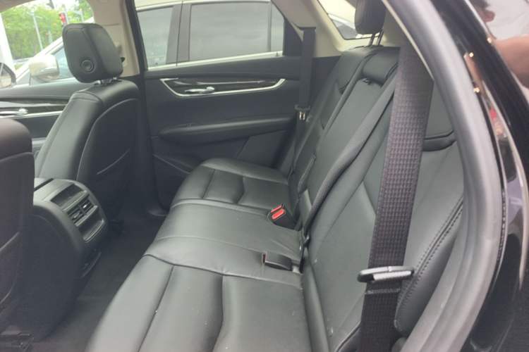 Used Cadillac XT5 2018 28T Four-Wheel Drive Luxury Model Left Rear Seat