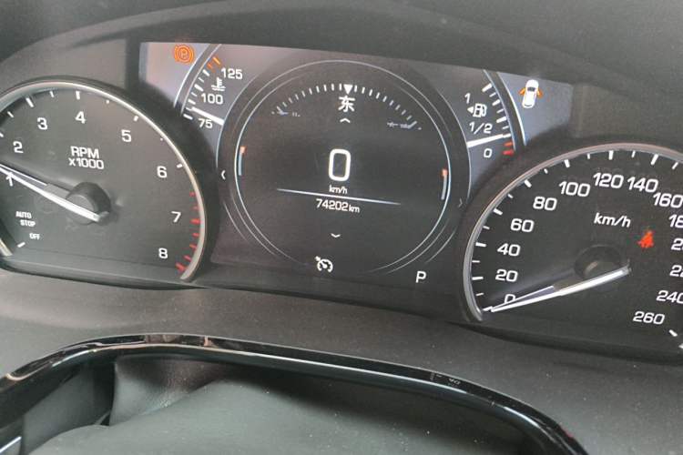 Used Cadillac XT5 2018 28T Four-Wheel Drive Luxury Model Odometer Close Up