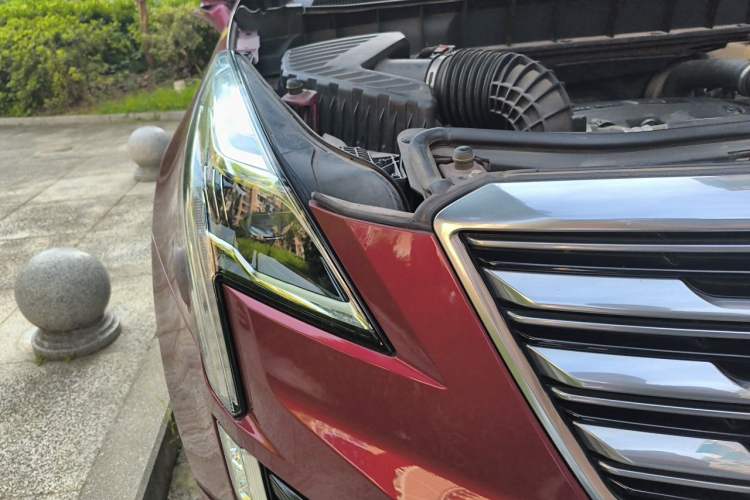 Used Cadillac XT5 2018 28T Four-Wheel Drive Luxury Model Right Front Headlight