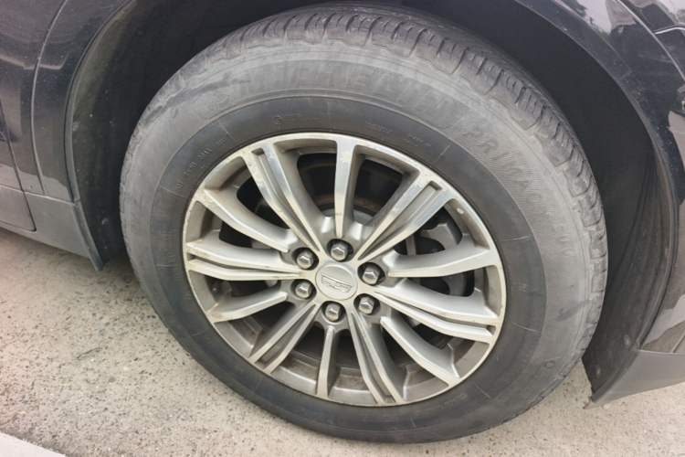 Used Cadillac XT5 2018 28T Four-Wheel Drive Luxury Model Right Front Wheel Hub