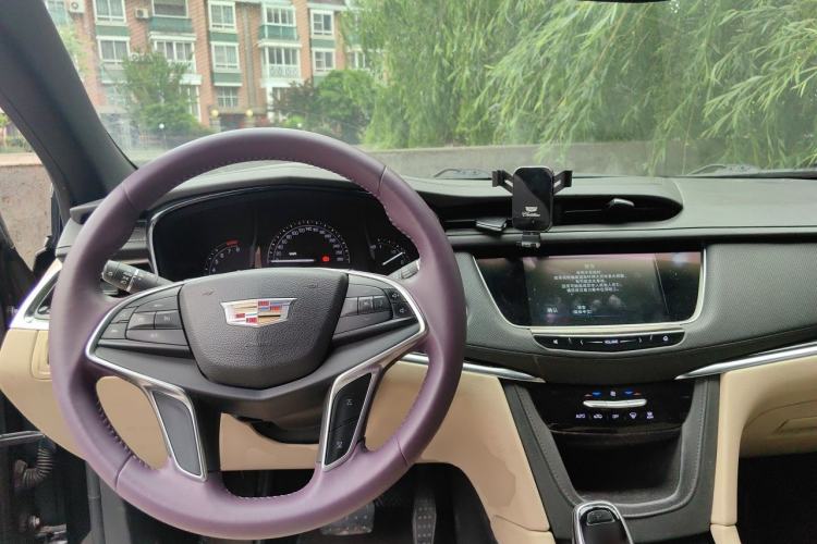 Used Cadillac XT5 2018 25T Tech Model Steering Wheel