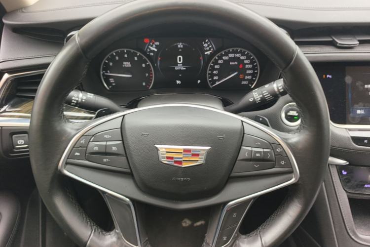 Used Cadillac XT5 2018 28T Four-Wheel Drive Luxury Model Steering Wheel