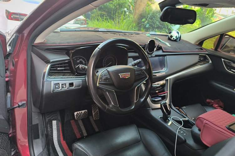 Used Cadillac XT5 2018 28T Four-Wheel Drive Luxury Model Steering Wheel