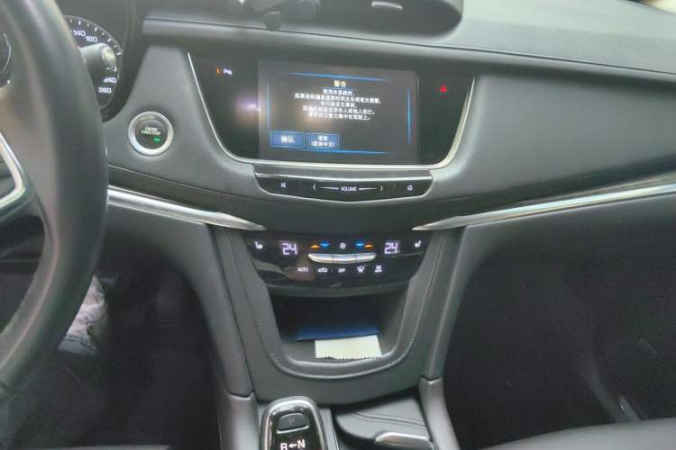 Used Cadillac XT5 2018 25T Luxury Model Audio And AC Panel