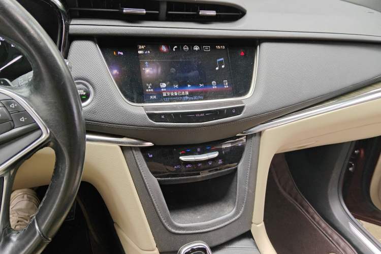 Used Cadillac XT5 2018 25T Luxury Model Audio And AC Panel