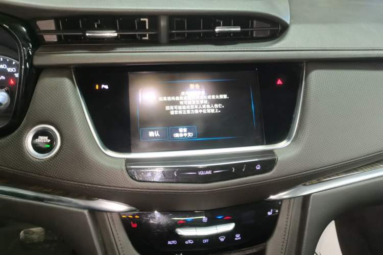 Used Cadillac XT5 2018 25T Luxury Model Audio And AC Panel