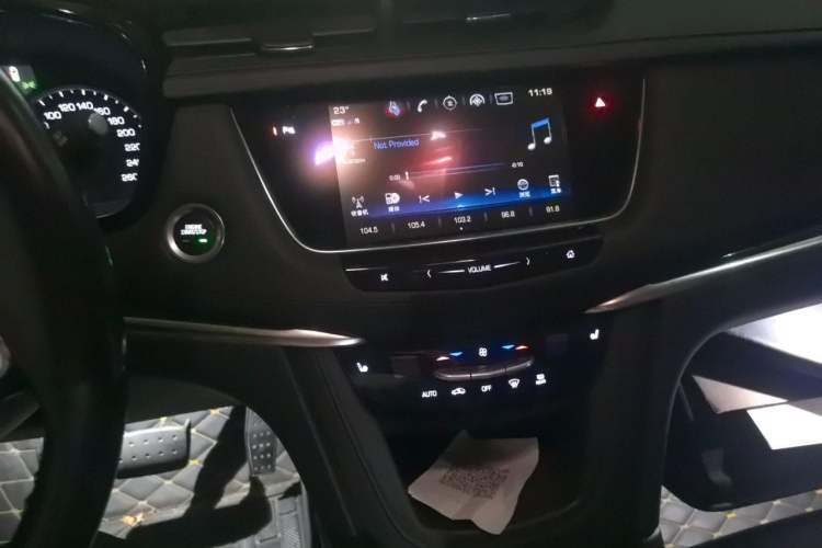 Used Cadillac XT5 2018 25T Luxury Model Audio And AC Panel