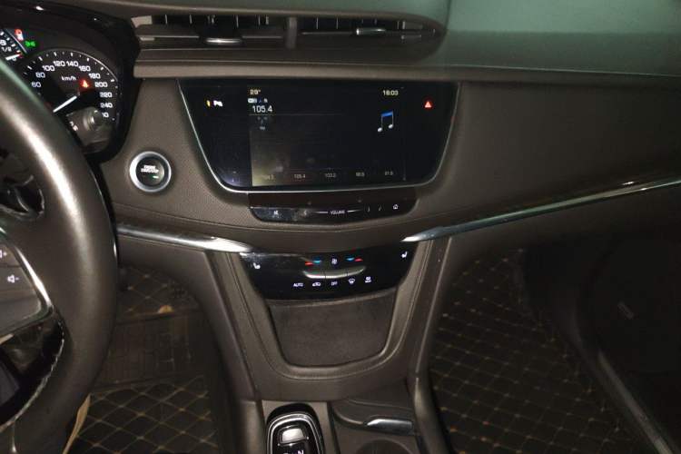 Used Cadillac XT5 2018 25T Luxury Model Audio And AC Panel