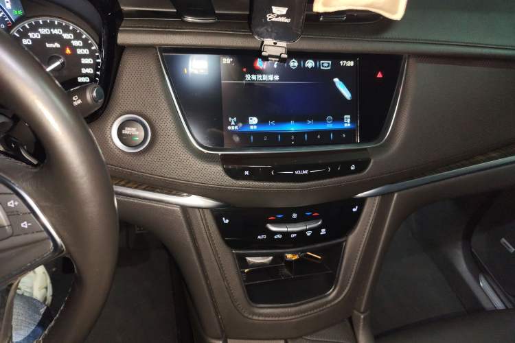 Used Cadillac XT5 2018 25T Luxury Model Audio And AC Panel