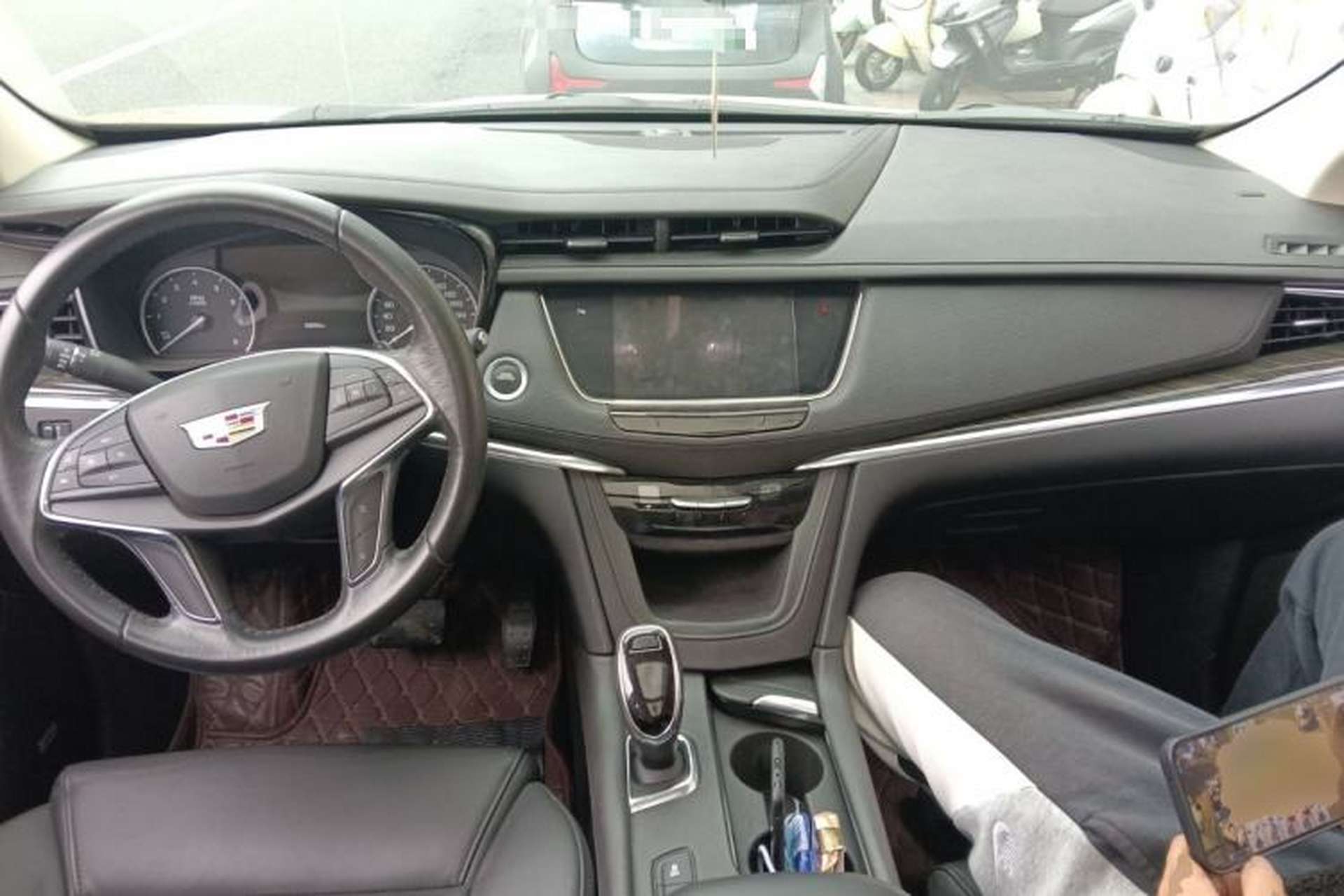 Used Cadillac XT5 2018 25T Luxury Model Center Console
