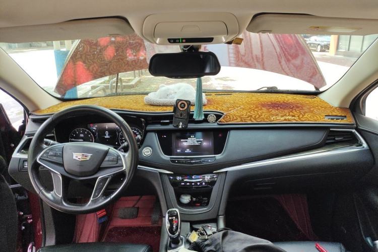 Used Cadillac XT5 2018 25T Luxury Model Center Console