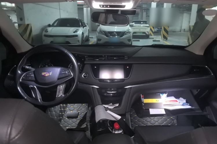 Used Cadillac XT5 2018 25T Luxury Model Center Console