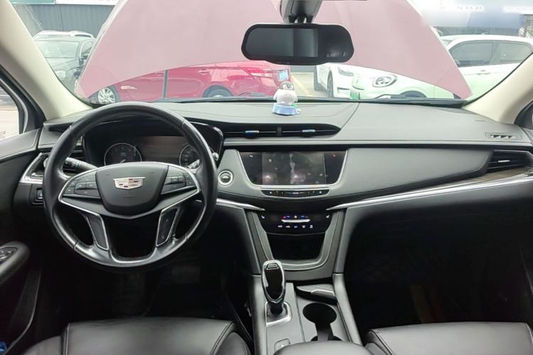 Used Cadillac XT5 2018 25T Luxury Model Center Console