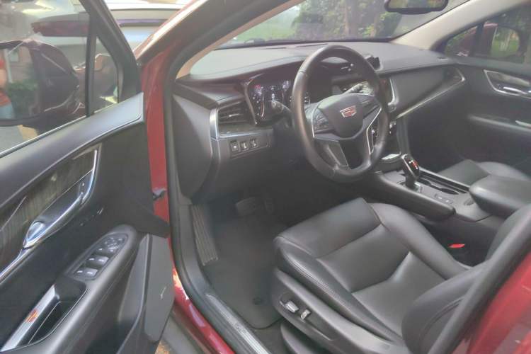 Used Cadillac XT5 2018 25T Luxury Model Driver Seat