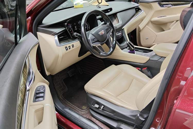 Used Cadillac XT5 2018 25T Luxury Model Driver Seat