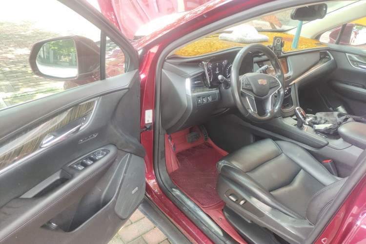 Used Cadillac XT5 2018 25T Luxury Model Driver Seat