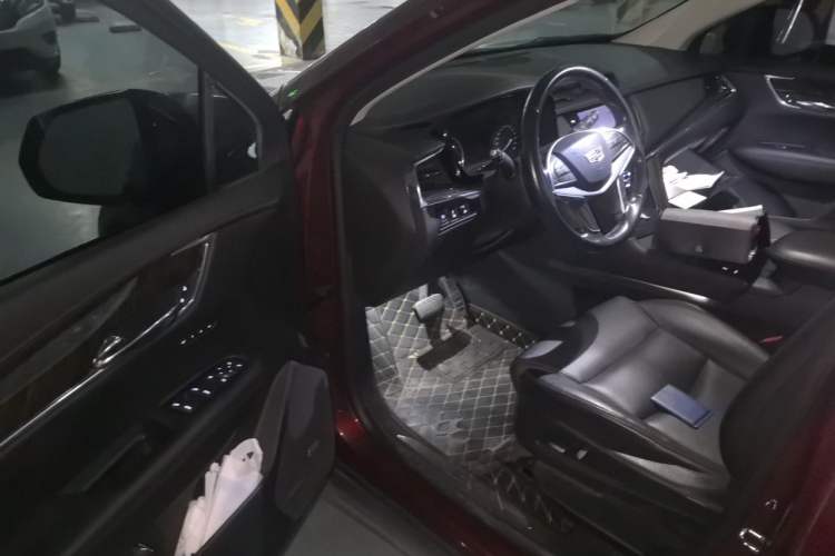 Used Cadillac XT5 2018 25T Luxury Model Driver Seat