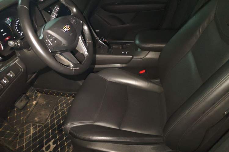 Used Cadillac XT5 2018 25T Luxury Model Driver Seat