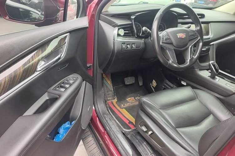 Used Cadillac XT5 2018 25T Luxury Model Driver Seat