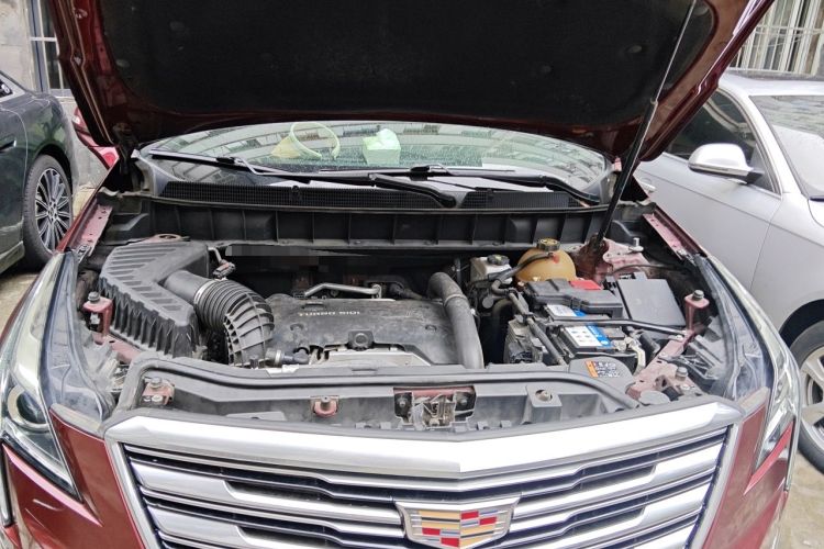 Used Cadillac XT5 2018 25T Luxury Model Engine Bay