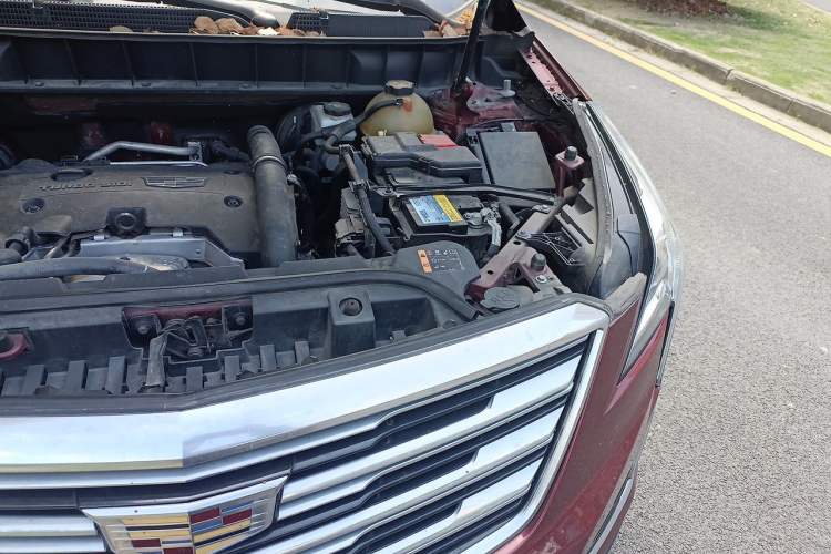 Used Cadillac XT5 2018 25T Luxury Model Engine Bay Left