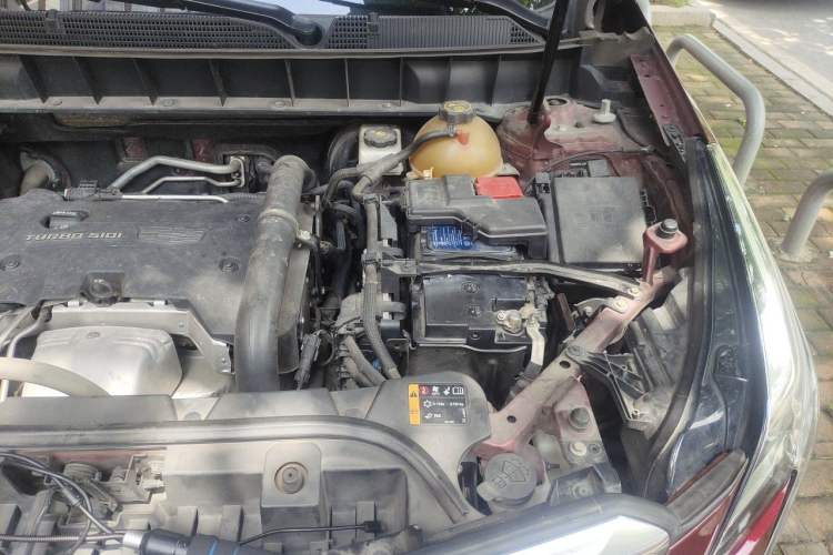 Used Cadillac XT5 2018 25T Luxury Model Engine Bay Left