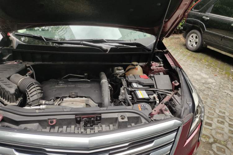 Used Cadillac XT5 2018 25T Luxury Model Engine Bay Left