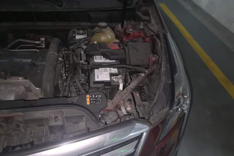 Used Cadillac XT5 2018 25T Luxury Model Engine Bay Left