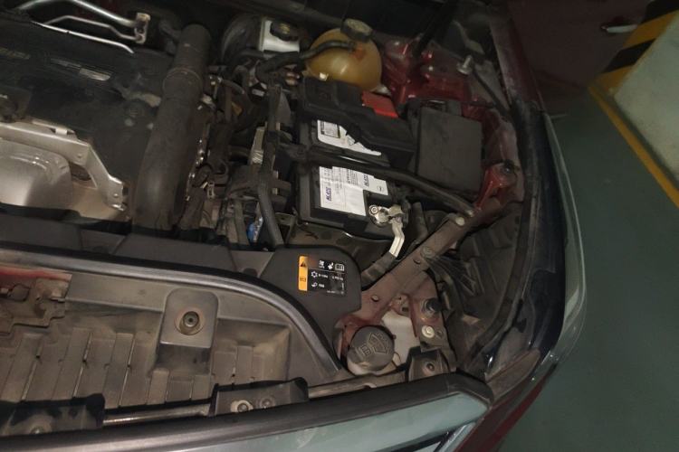 Used Cadillac XT5 2018 25T Luxury Model Engine Bay Left